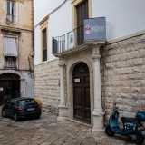Proseguendo per qualche decina di metri, all�incrocio con strada Ronchi, si apre il vasto portale ad arco con plinti ruotati che d� accesso al Museo Diocesano